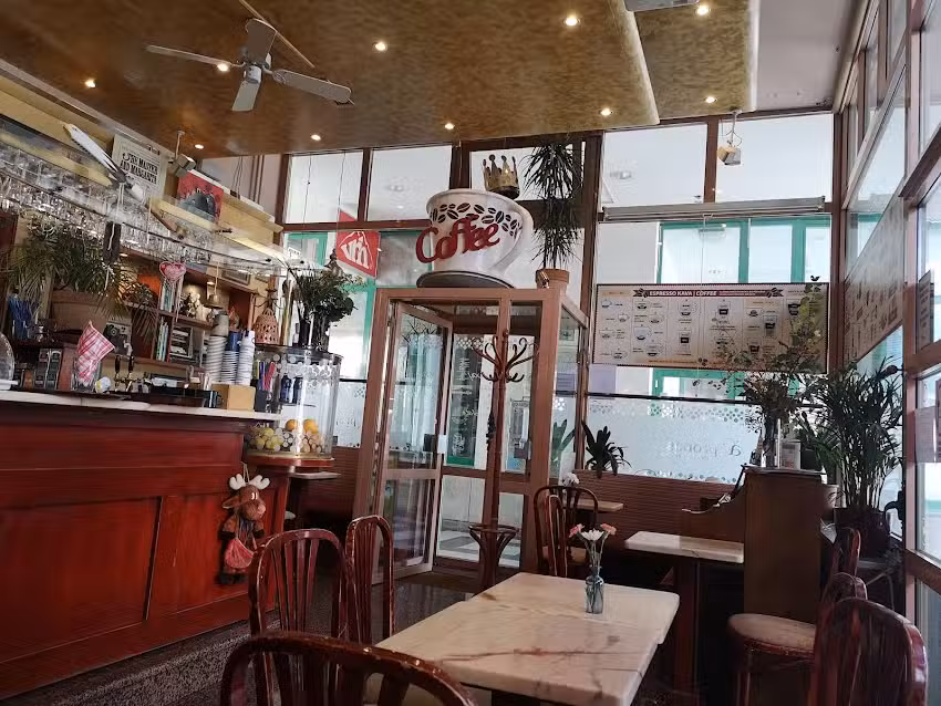 &Agrave; propos cocktail bar