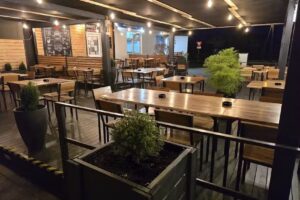 BOOTL&rsquo; S BURGERS & MORE