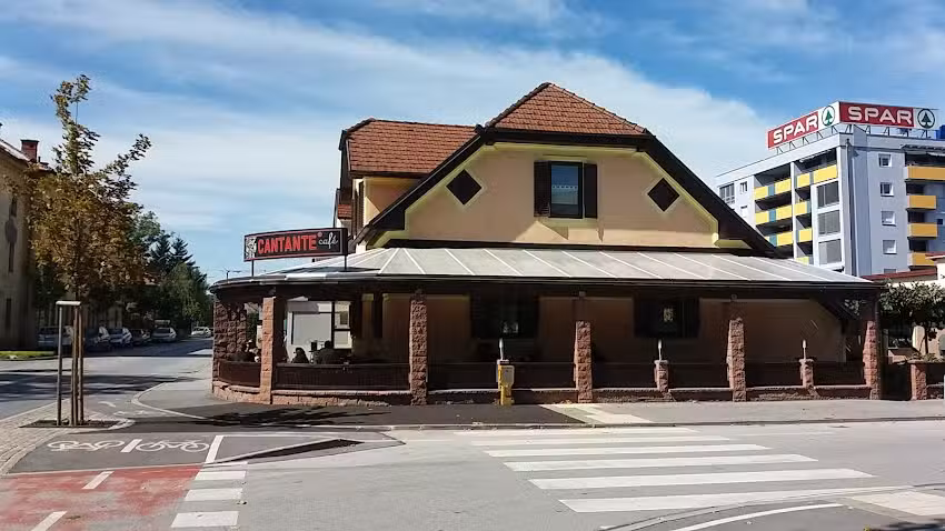 Cantante Caf&eacute;