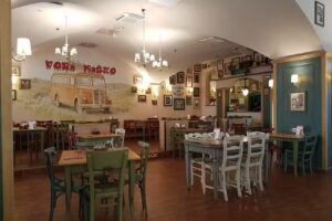 Good House cavalca il topo