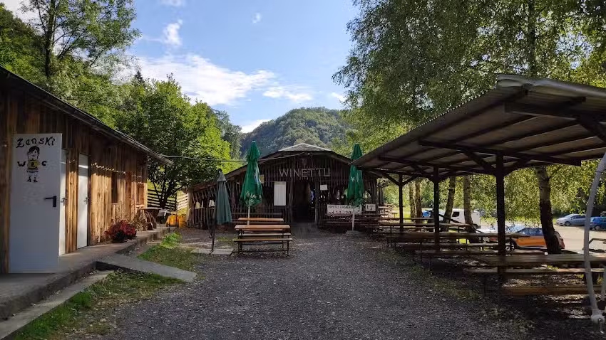 WINETTU VALLEY-FISHING, RESTROOM, VALERIJA LAMPRET SP