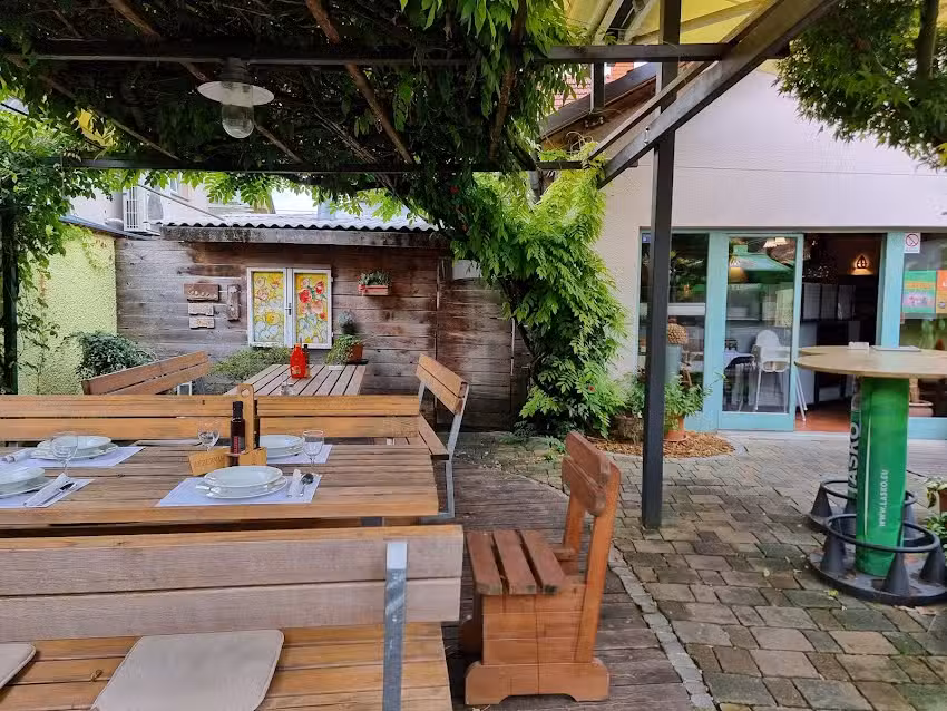 Jaka Restaurant and Pizzeria (Ale&scaron; Stopar sp)