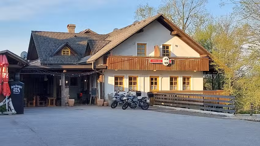 Logar Inn and Pizzeria