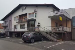 Klampfer Inn, Maja Klampfer sp