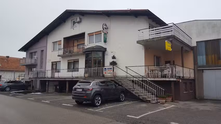 Klampfer Inn, Maja Klampfer sp