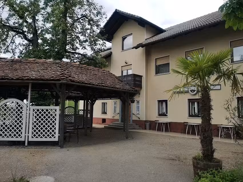 &ldquo;Majč&rdquo; Inn Lojzka Arnež sp