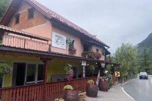 Gostilna pri Mostu,Gostinstvo,Valentin Tahiri s.p.