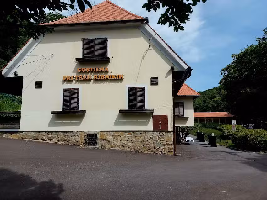 Gostilna Pri treh ribnikih