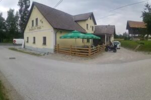 Gostilna pri trojici Ur&scaron;a Modic s.p.