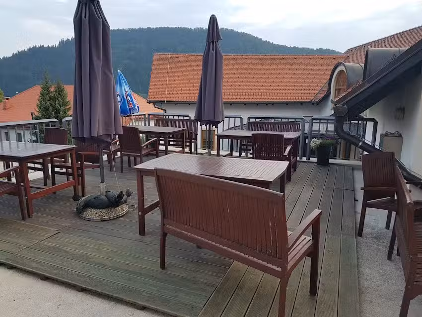 Gostilna Slom&scaron;kov dom