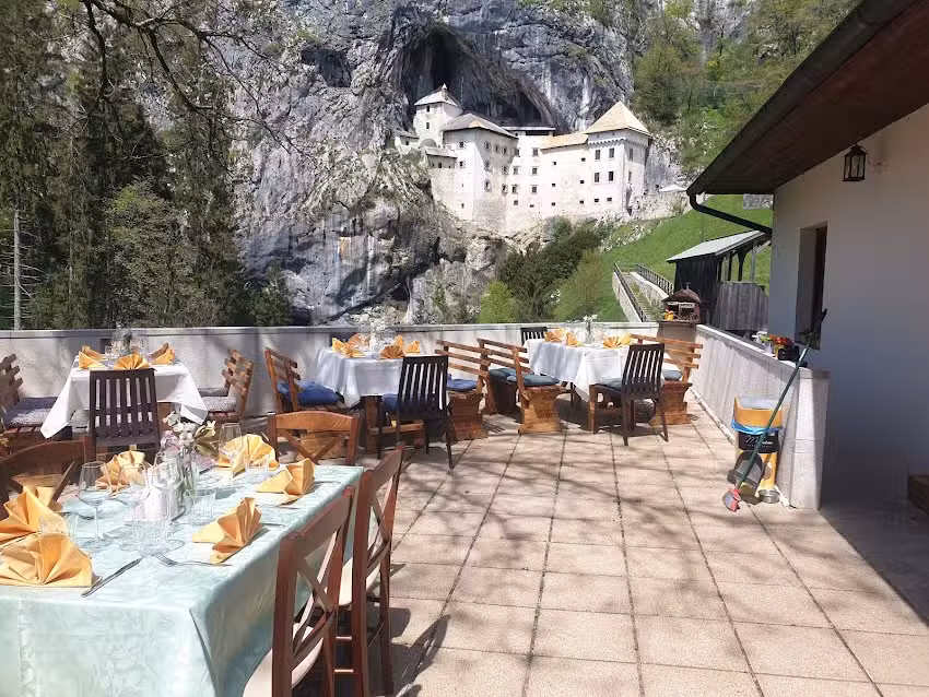 gostilnica Predjamka