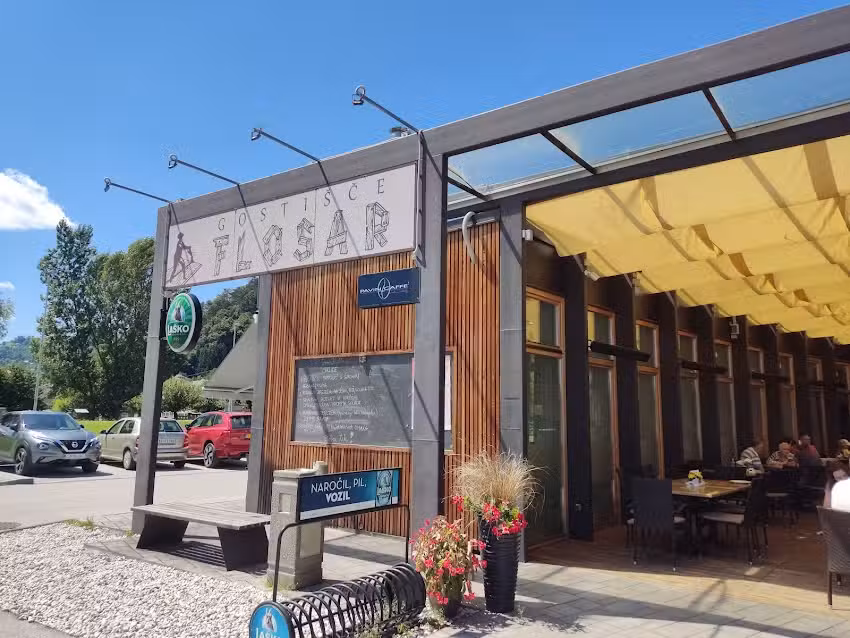 Gosti&scaron;če FLOSAR