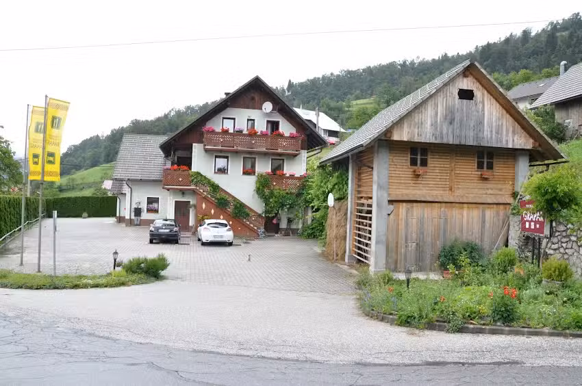 Gosti&scaron;če Grapar