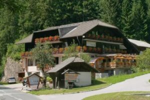 Gostišče in muzej Firšt