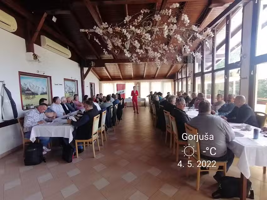 Gosti&scaron;če Jamarski dom Gorju&scaron;a