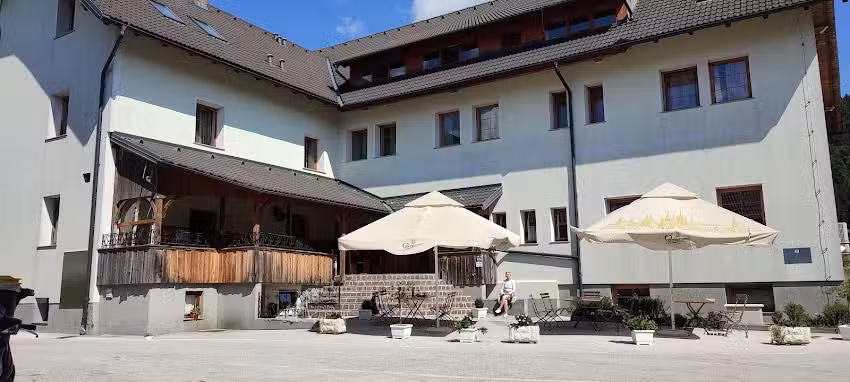 Gosti&scaron;če Macesen