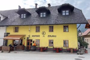 Gosti&scaron;če pri Žerjavu