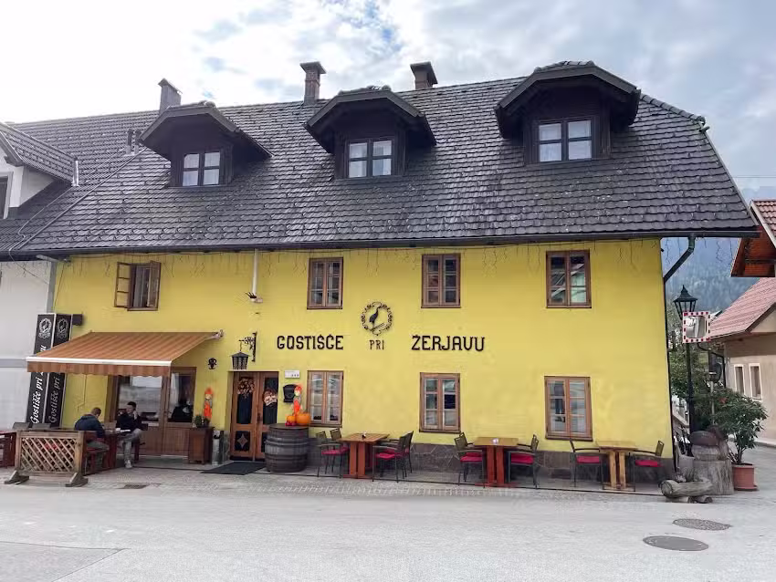 Gosti&scaron;če pri Žerjavu