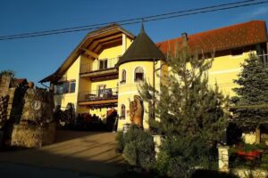 Hlebec Milan &ndash; nosilec dopolnilne dejavnosti na kmetiji