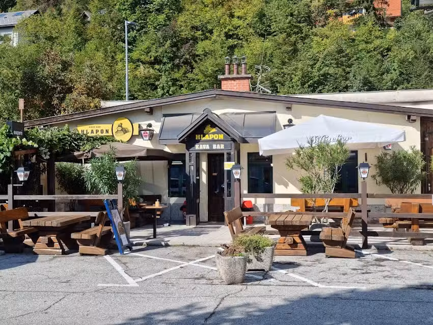 Bar Caff&egrave; Hlapon