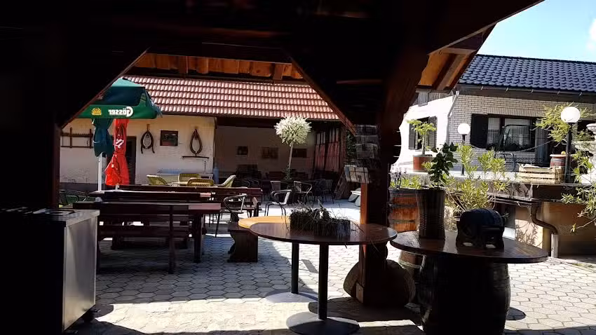 Kirbi&scaron; Janko s.p. &ndash; gostilna slovenski hram