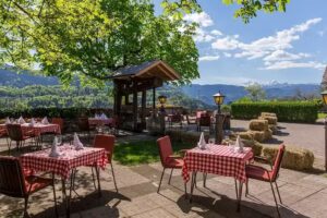 Kunstelj 1873, Inn and lodgings, doo