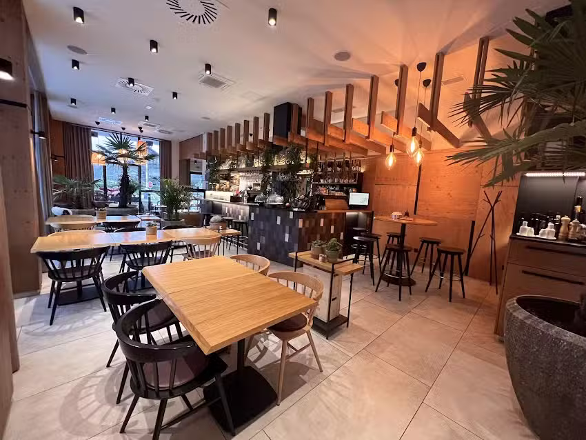 Nel villaggio, ristorante e alloggio