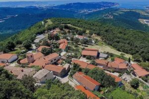 Refreshment bar &ldquo;Grad Socerb&rdquo; Graj Milan sp