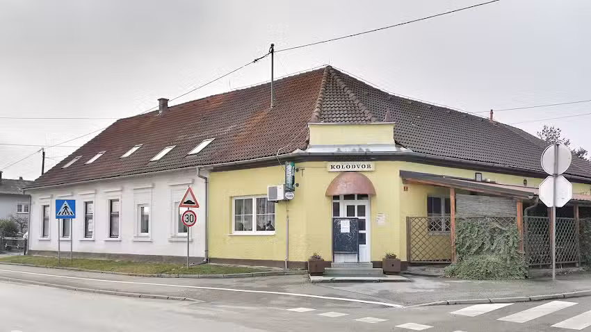 Snack bar Kolodvor, Piro&scaron;ka Totivan sp