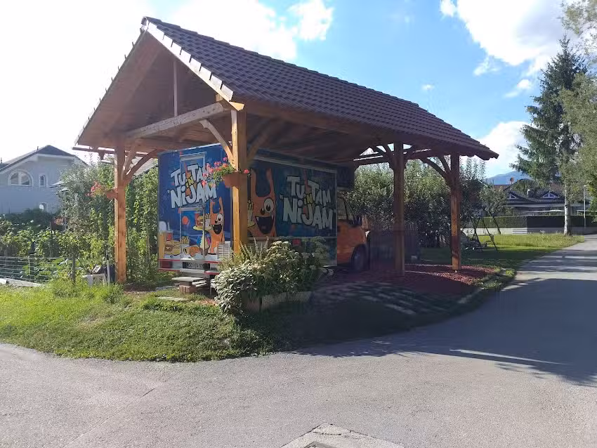 Okrepčevalnica na vogalu, Bojana Peče s.p.