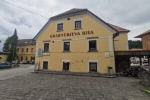 Okrepčevalnica Rebrca, omladič marjana s p