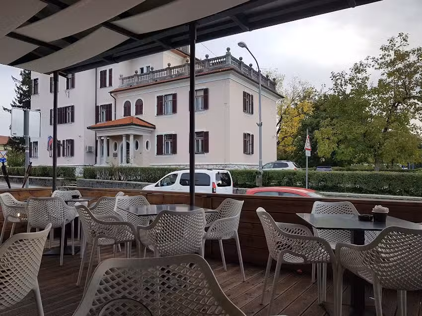 Park Seventeen &ndash; Lounge bar e pizzeria