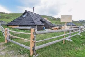 Shepherd’s hut near Škof