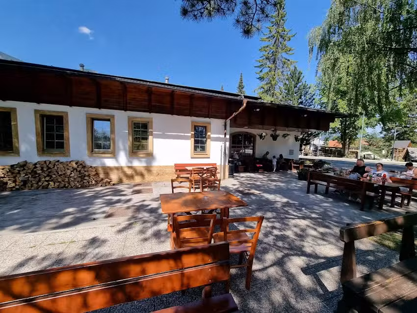 Pizzeria and bar Kot