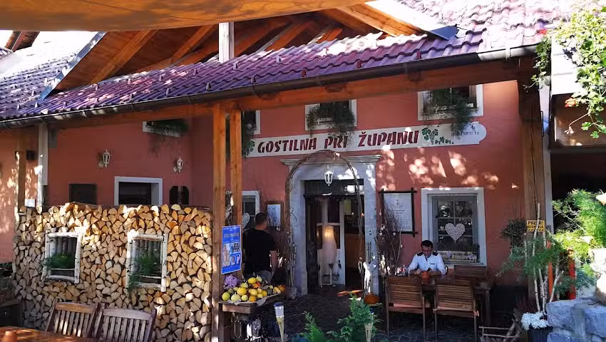 Rupert Libu&scaron;ka s.p. gosti&scaron;če pri Županu