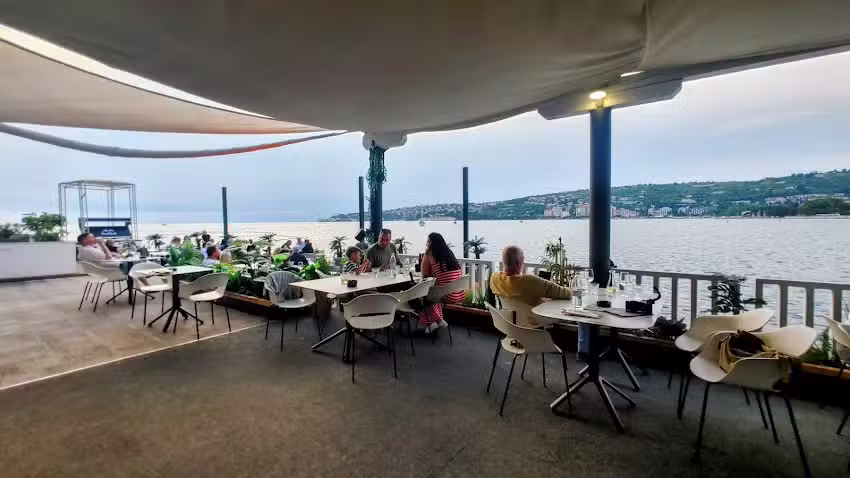 Takamaka Cocktails & Food