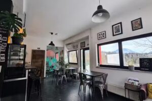 Tavci Kuhna & Ayatana deli