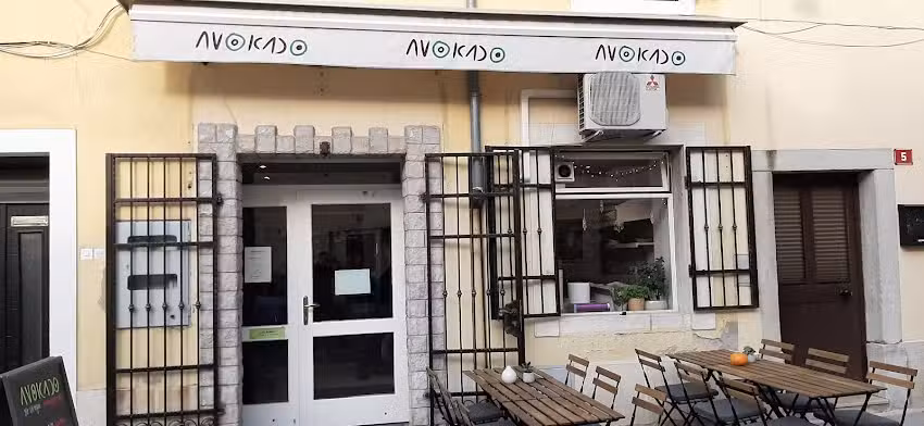 Trgovina in okrepčevalnica Avokado