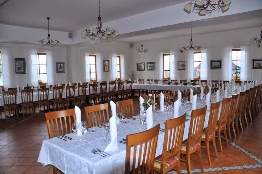 Vinski Dvor Deu, gostinstvo, Ivan Deu s.p.